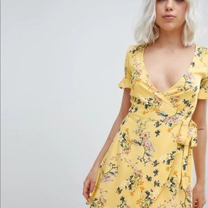 Pull&Bear yellow floral wrap dress size S